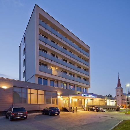 Hotel Limba Ctt Тврдошин Экстерьер фото