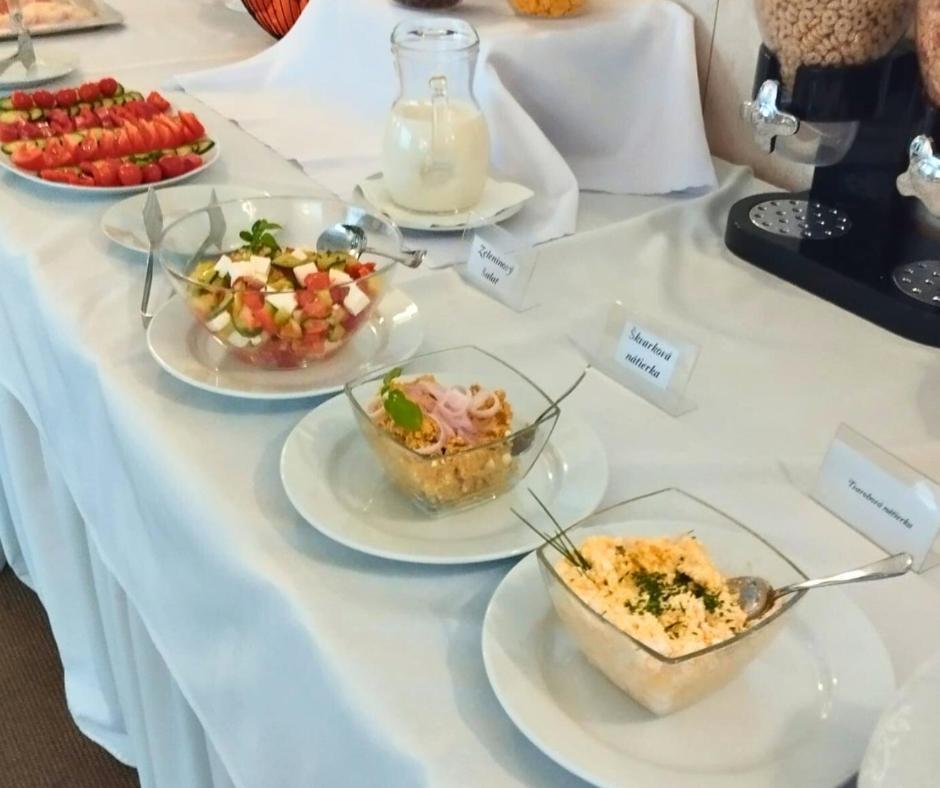 Hotel Limba Ctt Тврдошин Экстерьер фото